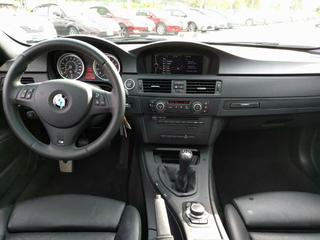 Illustration for article titled Blue E90 M3 with a 6MT
